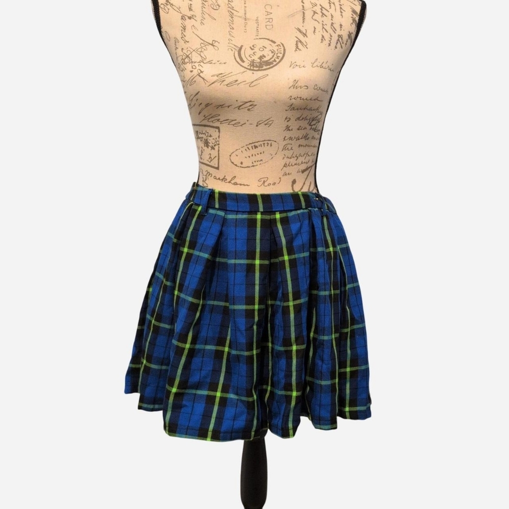 Hot Topic plaid skirt Size M